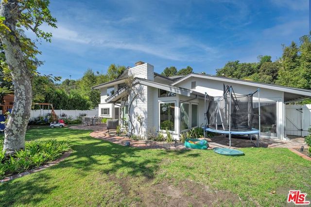 2324 Banyan Drive, Los Angeles, CA 90049
