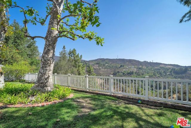 2324 Banyan Drive, Los Angeles, CA 90049