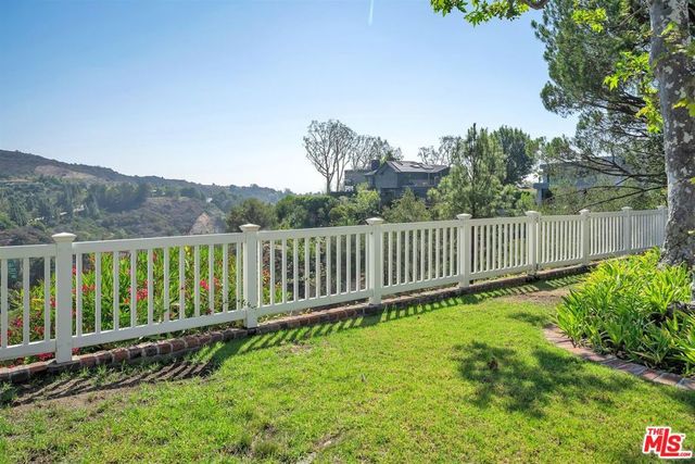 2324 Banyan Drive, Los Angeles, CA 90049