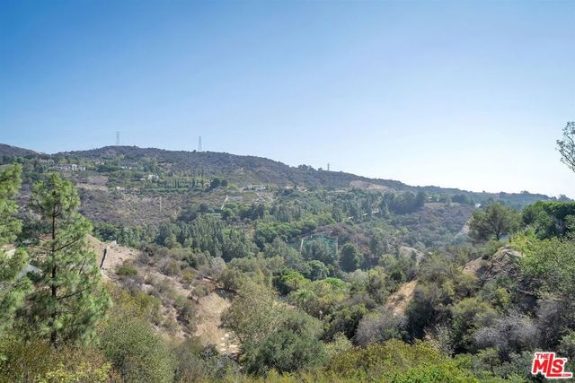 2324 Banyan Drive, Los Angeles, CA 90049