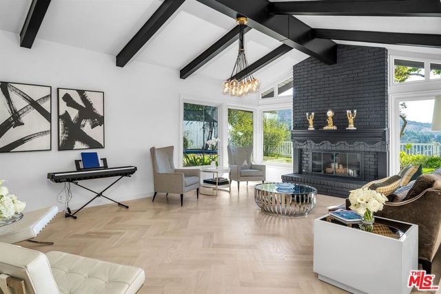 2324 Banyan Drive, Los Angeles, CA 90049