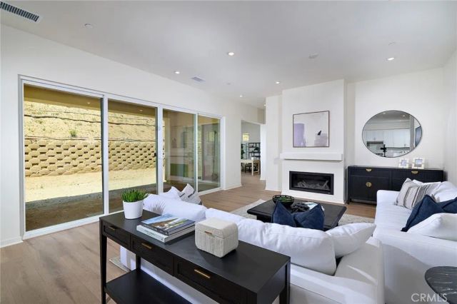15926 Conservatory Drive, Fontana, CA 92336