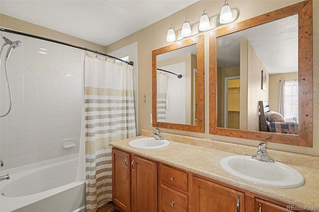 7548 S Quatar Way, Aurora, CO 80016