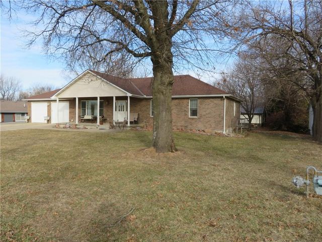 302 W Cynthia Street, Mclouth, KS 66054