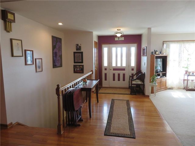 302 W Cynthia Street, Mclouth, KS 66054