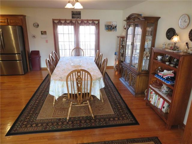 302 W Cynthia Street, Mclouth, KS 66054