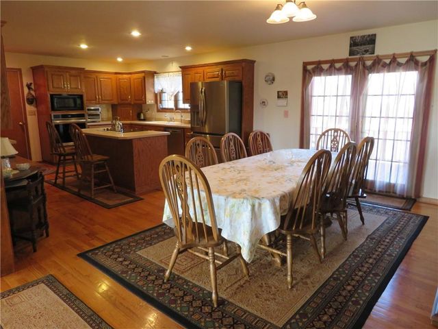 302 W Cynthia Street, Mclouth, KS 66054