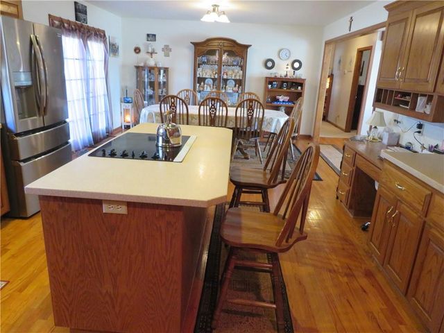 302 W Cynthia Street, Mclouth, KS 66054