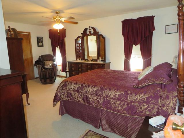 302 W Cynthia Street, Mclouth, KS 66054