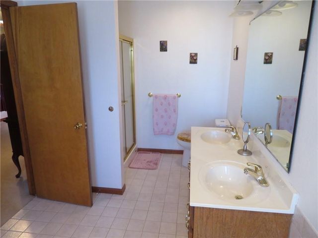 302 W Cynthia Street, Mclouth, KS 66054