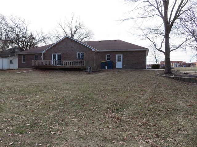 302 W Cynthia Street, Mclouth, KS 66054