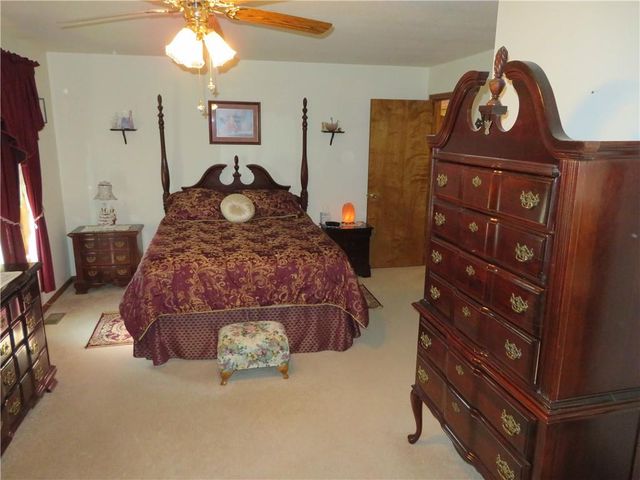 302 W Cynthia Street, Mclouth, KS 66054