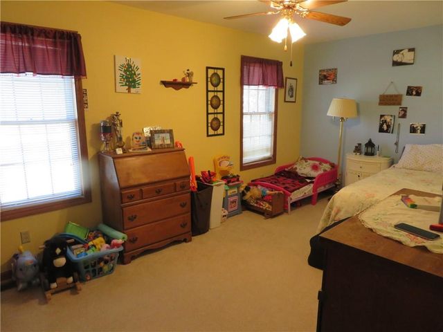 302 W Cynthia Street, Mclouth, KS 66054