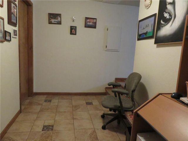 302 W Cynthia Street, Mclouth, KS 66054