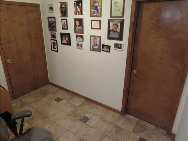 302 W Cynthia Street, Mclouth, KS 66054