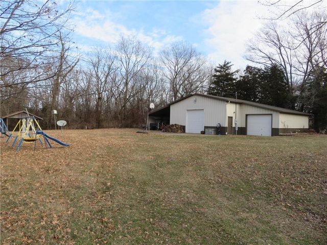 302 W Cynthia Street, Mclouth, KS 66054