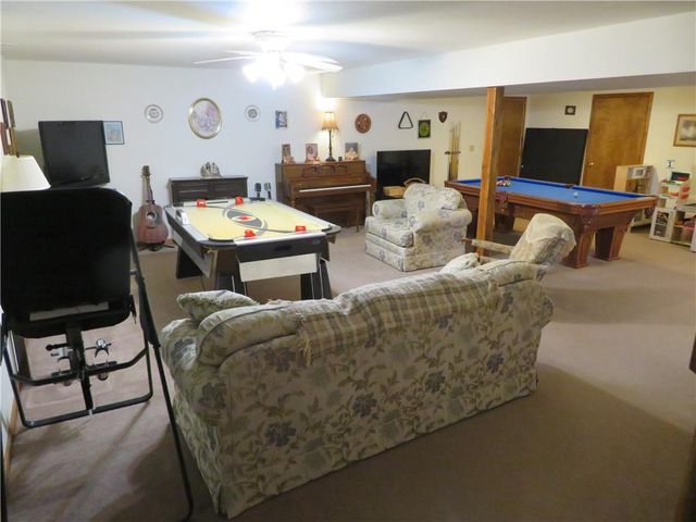 302 W Cynthia Street, Mclouth, KS 66054