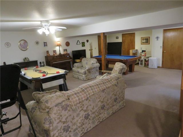 302 W Cynthia Street, Mclouth, KS 66054