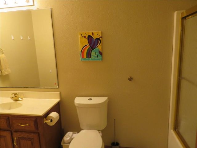 302 W Cynthia Street, Mclouth, KS 66054