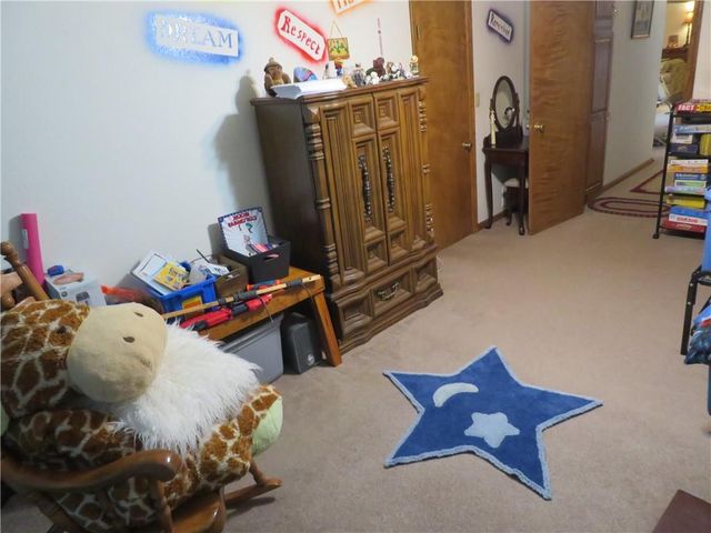 302 W Cynthia Street, Mclouth, KS 66054