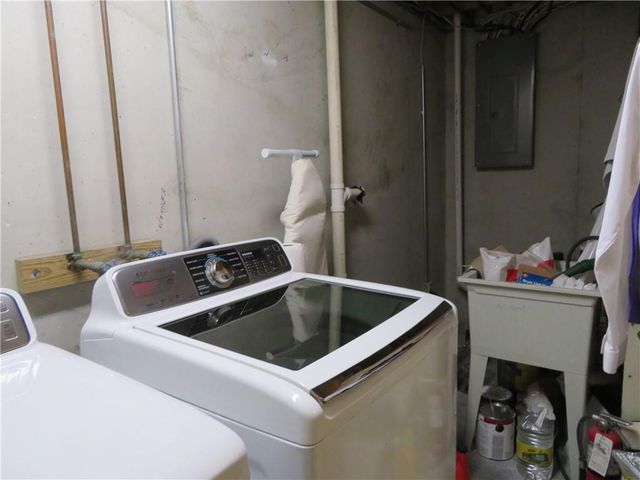 302 W Cynthia Street, Mclouth, KS 66054