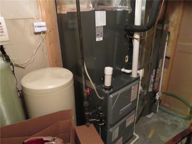 302 W Cynthia Street, Mclouth, KS 66054