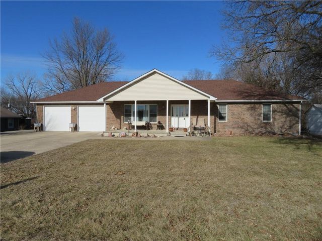 302 W Cynthia Street, Mclouth, KS 66054
