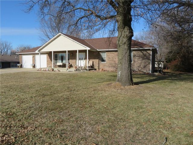 302 W Cynthia Street, Mclouth, KS 66054