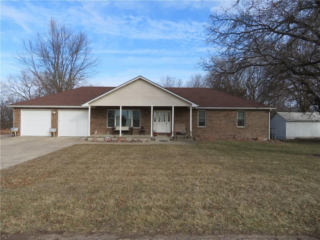 302 W Cynthia Street, Mclouth, KS 66054