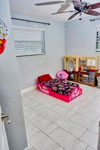 2611 NW 27th Street, Oakland Park, FL 33311