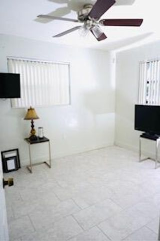 2611 NW 27th Street, Oakland Park, FL 33311