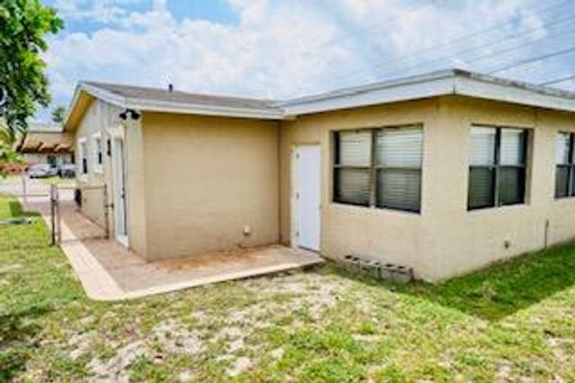 2611 NW 27th Street, Oakland Park, FL 33311