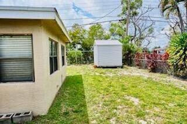 2611 NW 27th Street, Oakland Park, FL 33311