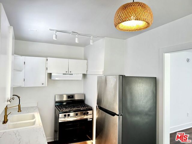 5724 La Mirada Avenue, Los Angeles, CA 90038