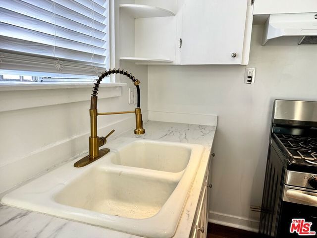 5724 La Mirada Avenue, Los Angeles, CA 90038