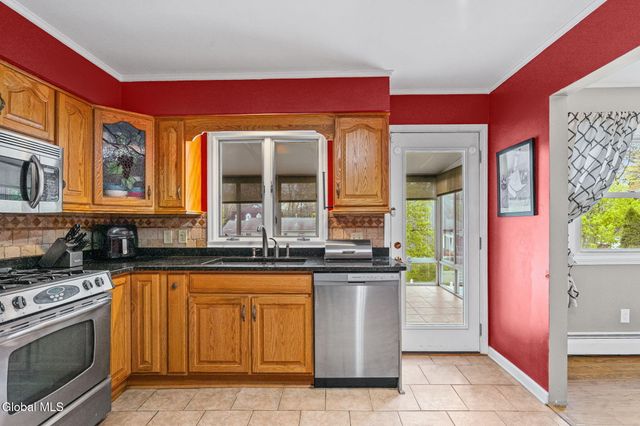 812 Mann Avenue, Rensselaer, NY 12144