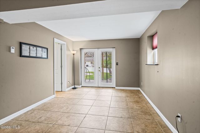 812 Mann Avenue, Rensselaer, NY 12144