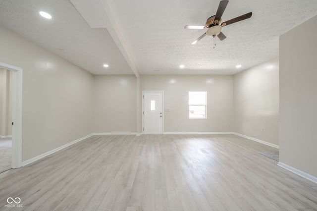 41 W Warrick Street, Knightstown, IN 46148