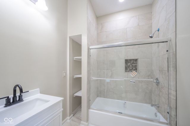 41 W Warrick Street, Knightstown, IN 46148