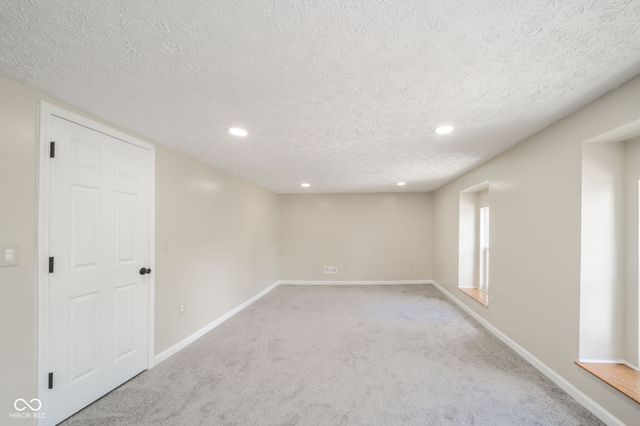 41 W Warrick Street, Knightstown, IN 46148