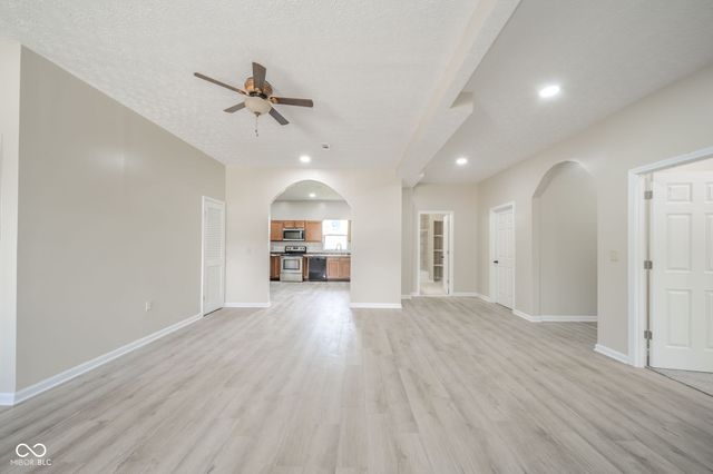 41 W Warrick Street, Knightstown, IN 46148