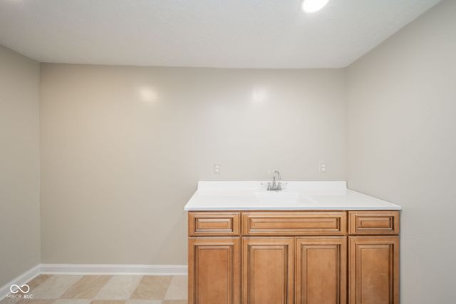 41 W Warrick Street, Knightstown, IN 46148