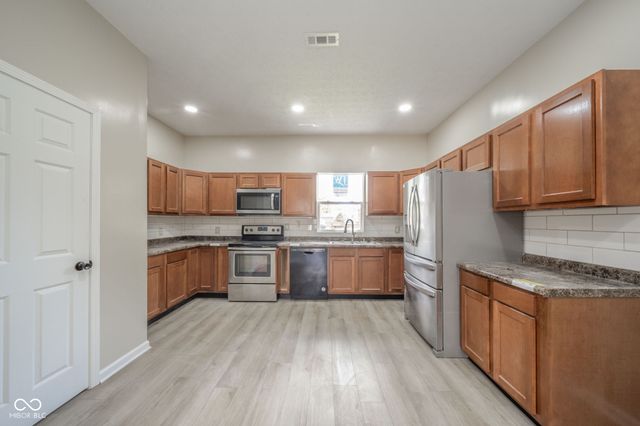 41 W Warrick Street, Knightstown, IN 46148