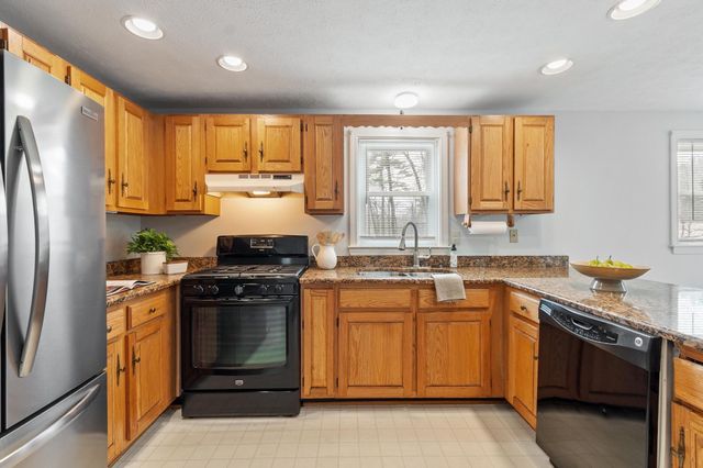5 Rachel Court, Derry, NH 03038