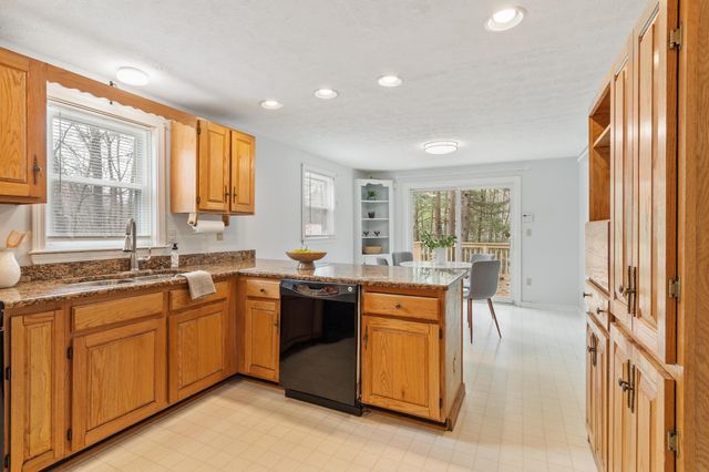 5 Rachel Court, Derry, NH 03038