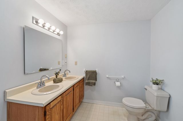 5 Rachel Court, Derry, NH 03038