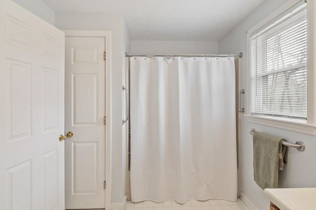5 Rachel Court, Derry, NH 03038