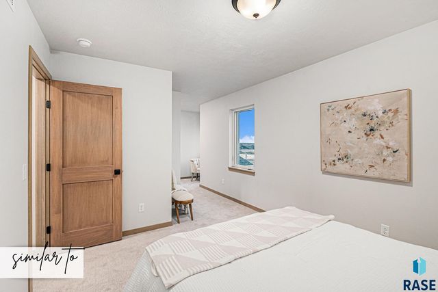 2402 E Jetty Pl Place, Sioux Falls, SD 57108