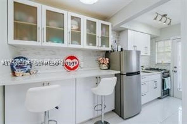 330 74th St 1, Miami Beach, FL 33141