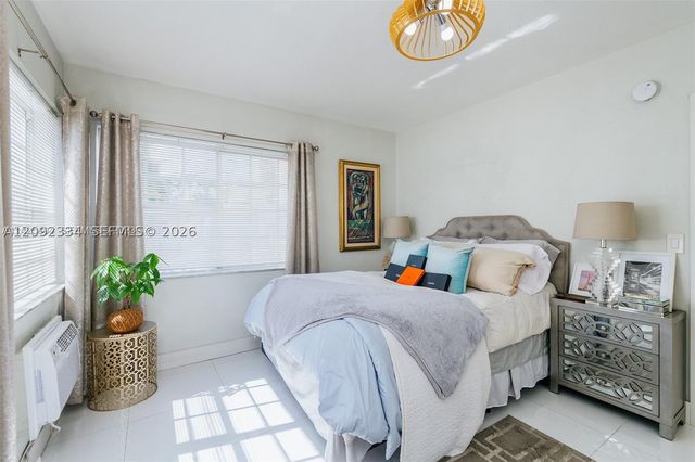 330 74th St 1, Miami Beach, FL 33141